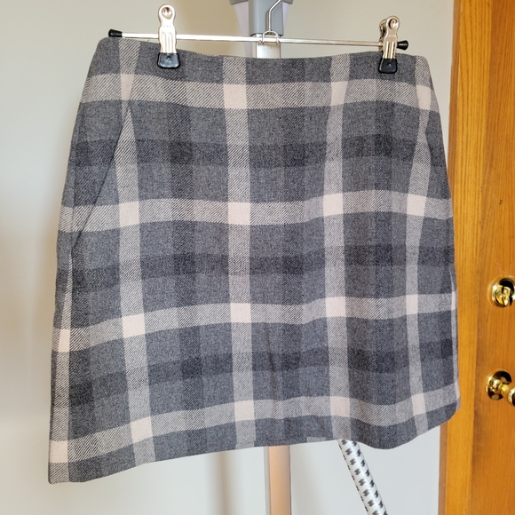 Uniqlo Gray & White Plaid Wool Mini Skirt WITH POCKETS - Picture 6 of 6